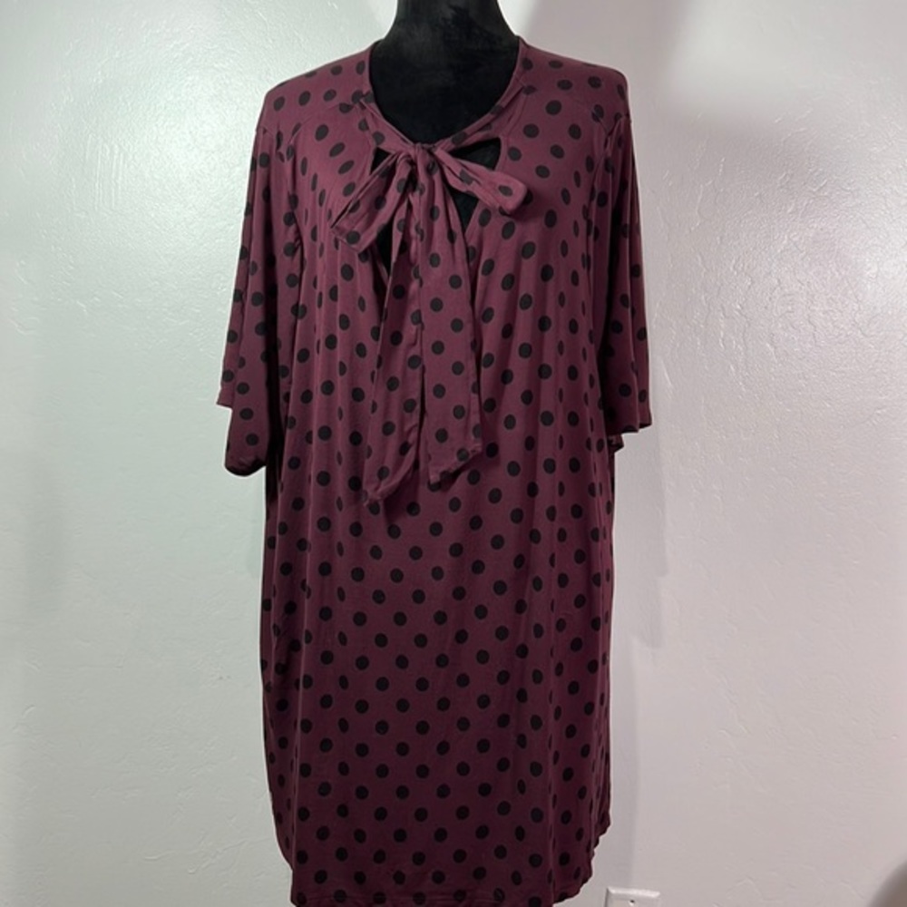 Lane Bryant Polka-dot Crewneck Tie Front Short Sleeve
T-Shirt Size 26/28